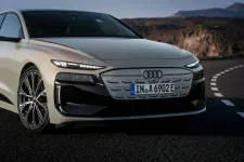 750 kilométer egy feltöltéssel: megjelent a győri motorral szerelt Audi A6 és S6 e-tron