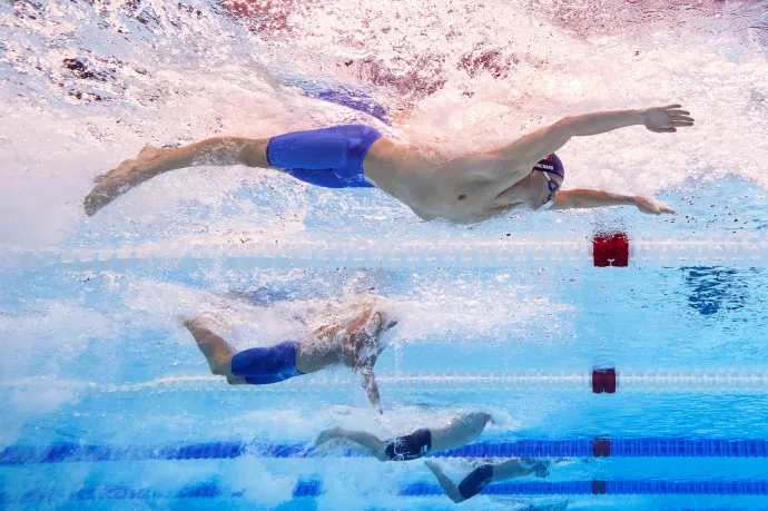 Léon Marchand a férfi 200 méteres pillangóúszás előfutamában 2024. július 30-án – Fotó: Quinn Rooney / Getty Images