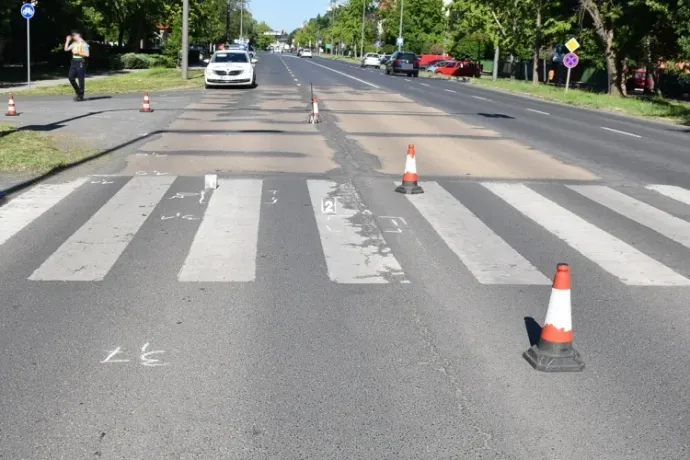 Négyen nézték a kocsiban, ahogy a sofőr elüt egy fiatal lányt a zebrán Békéscsabán