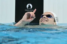 Videón Kós Hubert olimpiai aranyat érő úszása