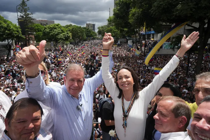 María Corina Machado és Edmundo González július 30-án Caracasban a választási eredmények elleni tüntetésen – Fotó: Alexandre Meneghini / Reuters