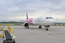 300 milliós bírságot kapott a Wizz Air, mert a drágább csomagok irányába terelte az utasokat