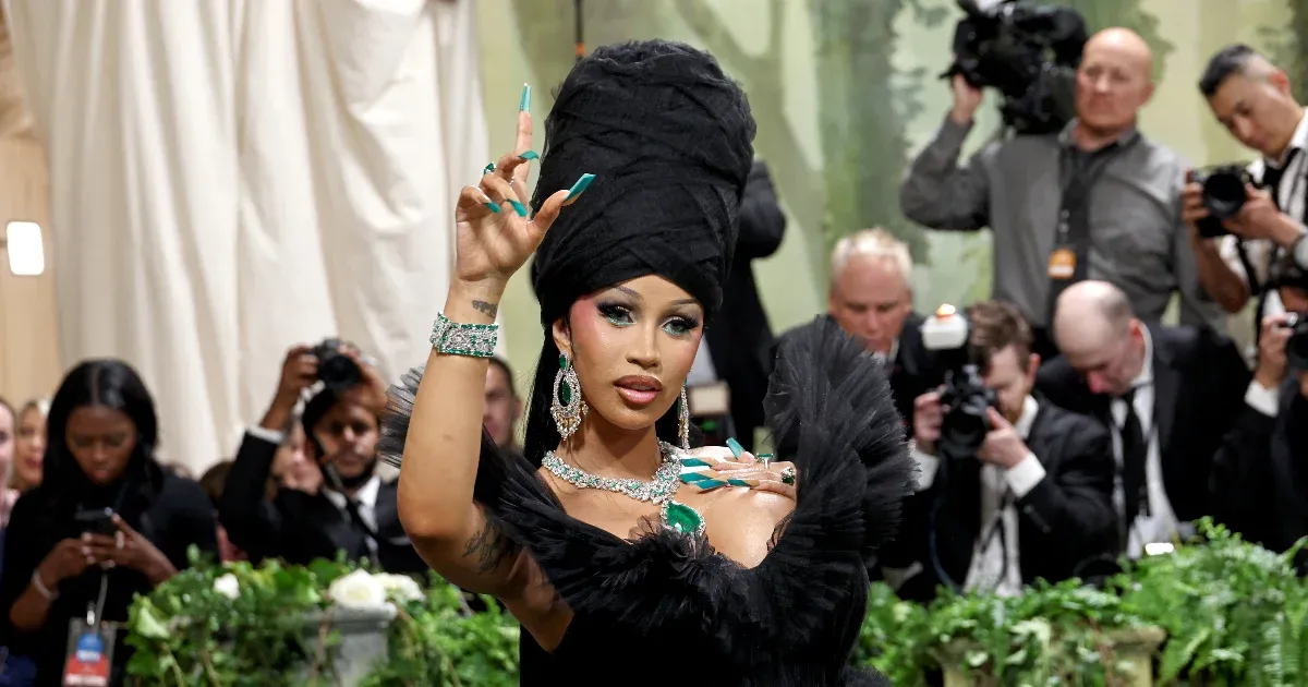Egy nappal azután, hogy beadta válókeresetét, Cardi B bejelentette harmadik terhességét