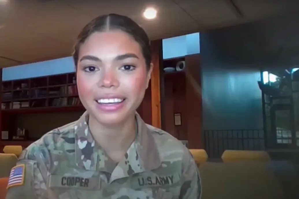 Hírszerzőként és másodhadnagyként dolgozik az amerikai hadseregnél az új Miss USA