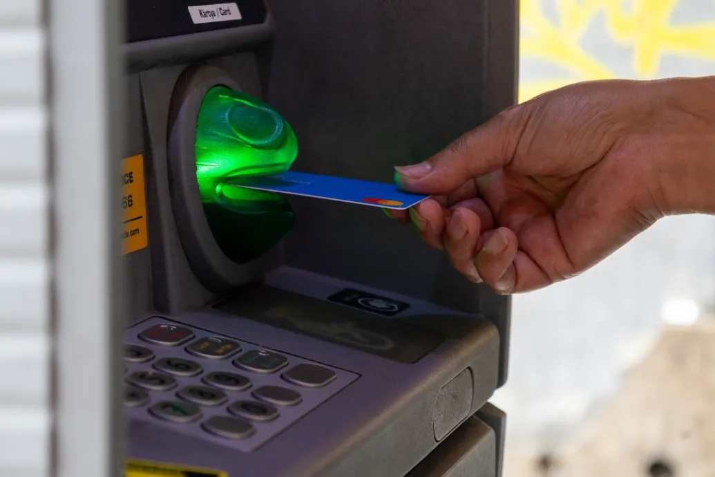 Az MBH Bank is rányomja a vállalkozókra a tranzakciós illetéket