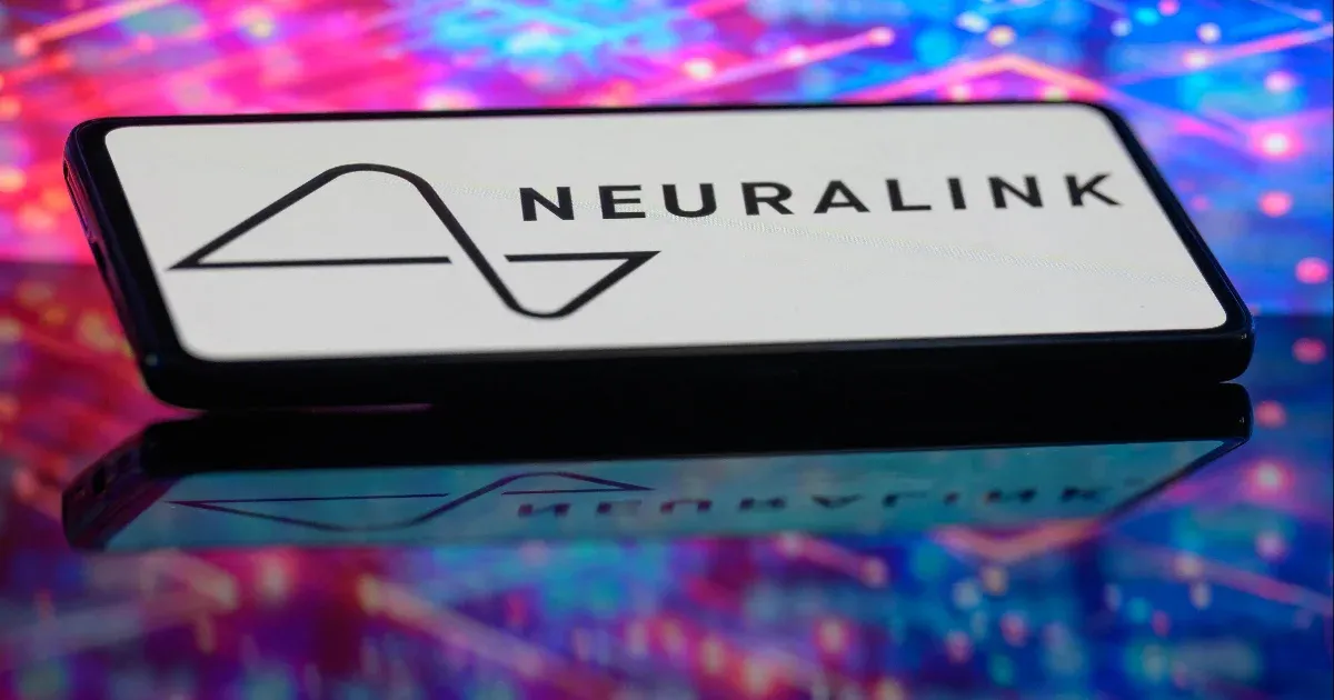 Újabb ember agyába ültetett csipet Elon Musk agyimplantátumos cége