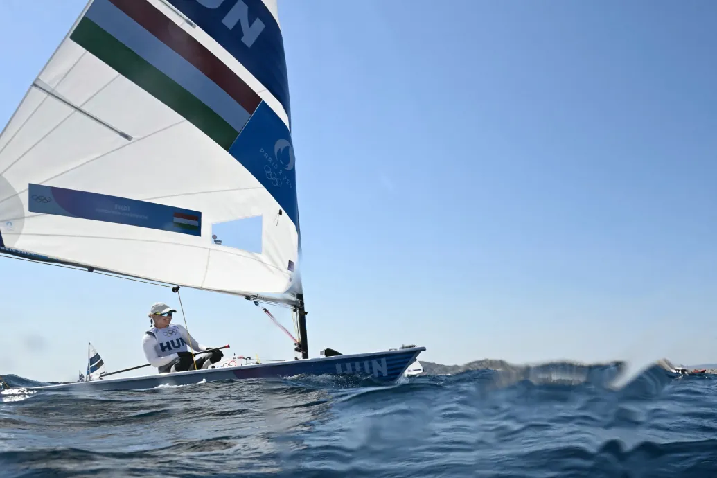 Szélcsend miatt törölték Érdi Mária utolsó futamát, így nem jutott be az éremfutamba a magyar vitorlázó