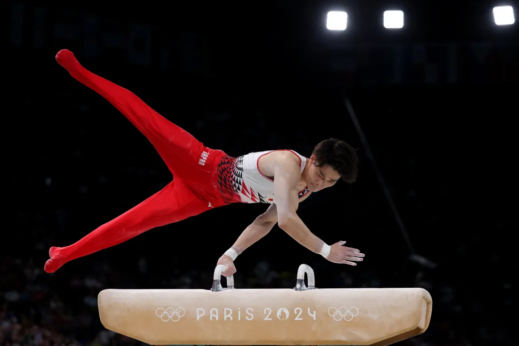 Ha leveszi a szemüvegét, Supermanné válik a bronzérmet nyerő látászavaros tornász