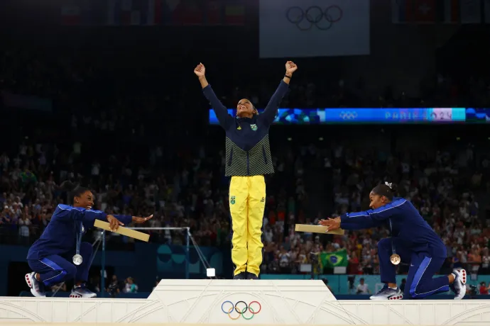 Biles királynőnek kijáró tisztelettel hajolt meg az őt legyőző brazil tornász előtt