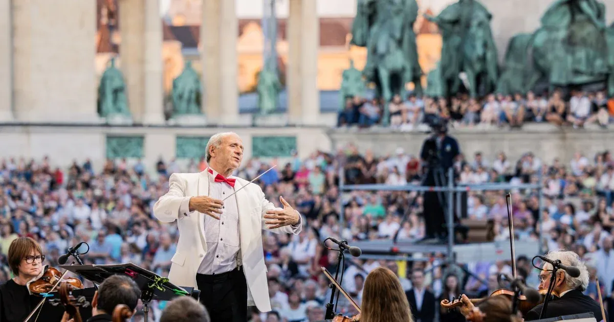 Ukrán és orosz zenészekkel kiegészülve lép fel a Budapesti Fesztiválzenekar a Hősök terén