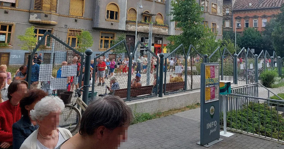 Reggel 7 óra, és a szomszéd utcáig áll a sor a józsefvárosi rendelőintézet előtt