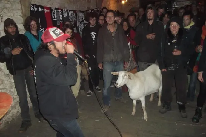 A francia kecske, ami imádta a punkot és a grindcore-t