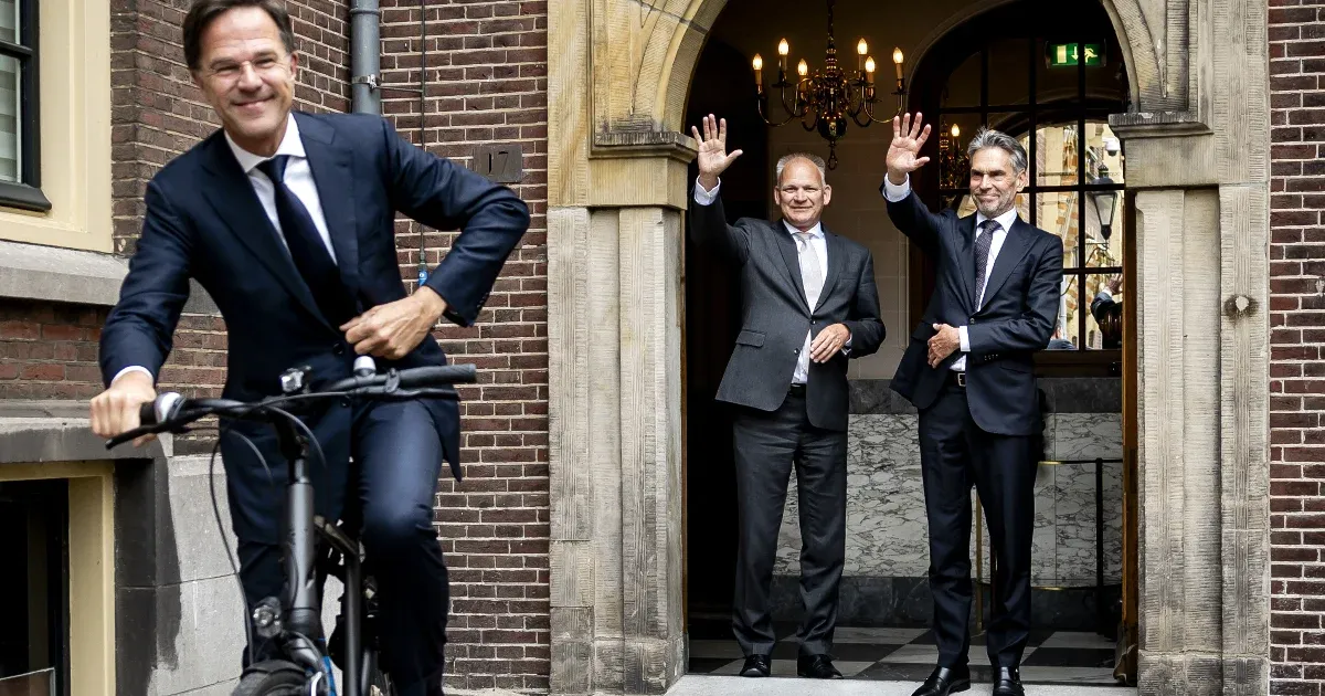 Alig költözött be, tűzveszély miatt máris el kell hagynia irodáját a holland kormányfőnek