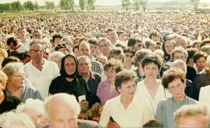 Húszezren vettek részt a Szentlélek-templom szentelésén 1987-ben – Fotó: Benkovich Ferenc archívumából