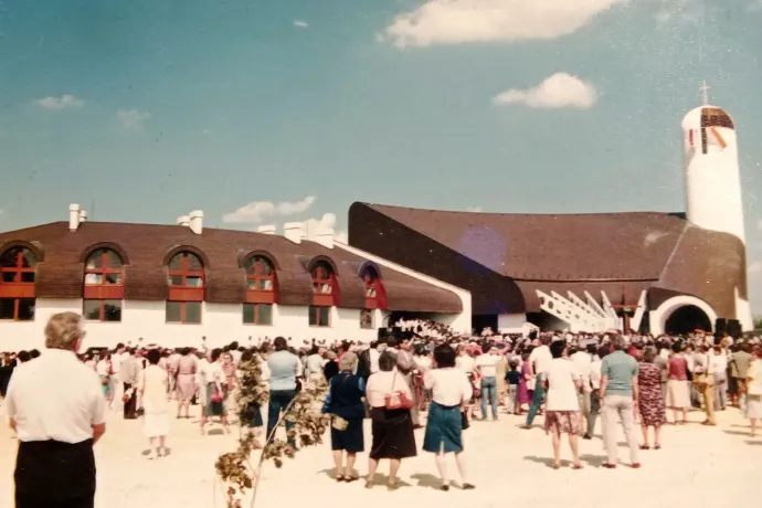 A Szentlélek-templom 1987-ben, a tervező Ráskai Péter volt – Fotó: Benkovich Ferenc archívumából