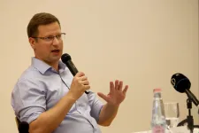 Gulyás Gergely kultúrházat adott át ott, ahol Varga Judit ingatlana is van