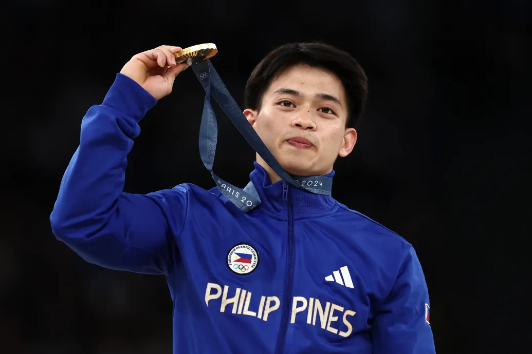 A Fülöp-szigetek kétszeres olimpiai bajnok tornászának már soha életében nem kell végbéltükrözésért fizetnie