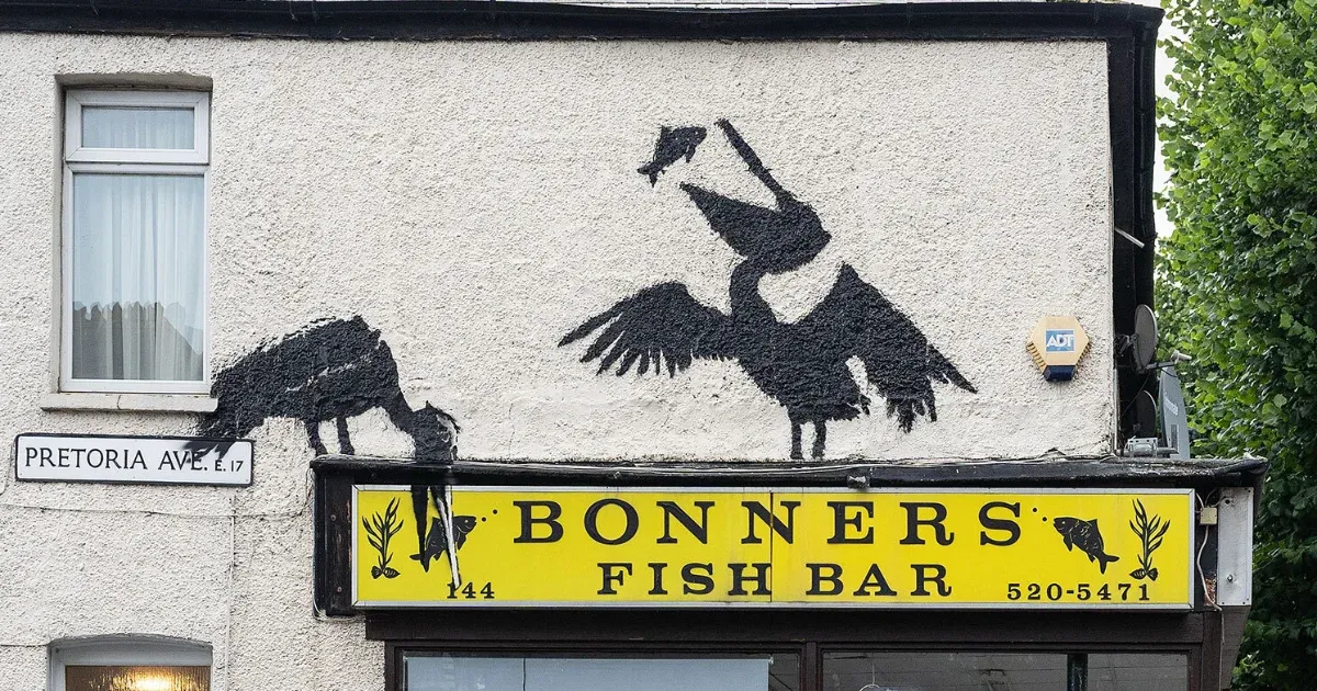 Hiába lopták el az előző napit, itt az új állatos Banksy-mű