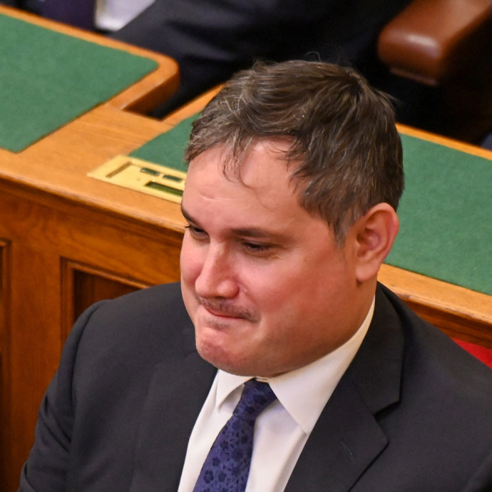 Megfeleződött a kormányzati optimizmus, csak az önfényezés töretlen