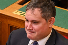 Megfeleződött a kormányzati optimizmus, csak az önfényezés töretlen