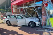 Rendesen átértelmezte egy BMW-s a „bemegyek a boltba” mondatot