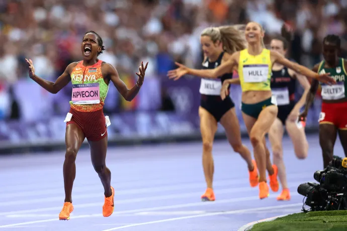 Faith Kipyegon harmadszor lett olimpiai bajnok 1500-on – Fotó: Anne-Christine Poujoulat / AFP