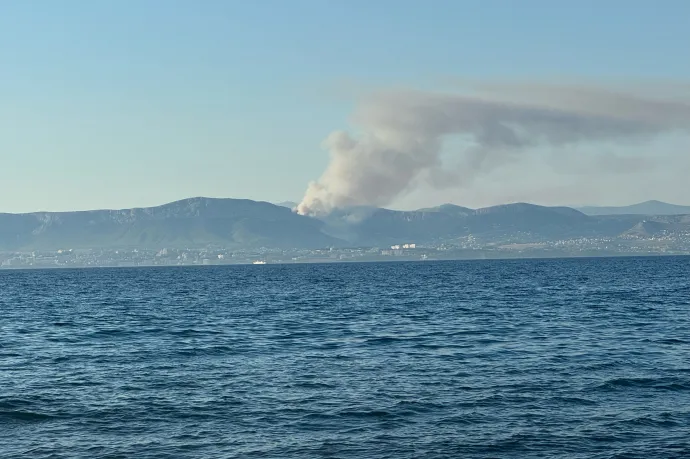 Tűz ütött ki a horvátországi Split mellett, több mint száz tűzoltó oltja