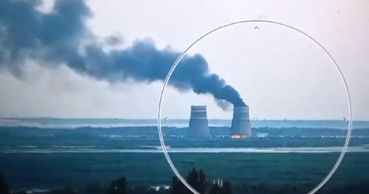 Se produjo un incendio en una de las torres de refrigeración de la central nuclear de Zaporizhya.