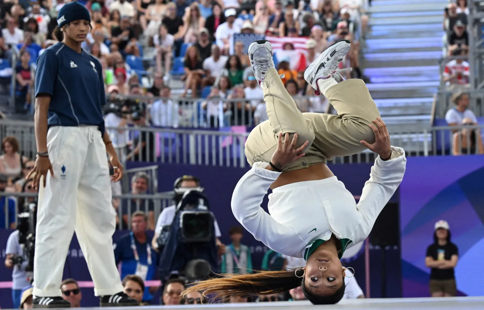 Az amerikai Logistx versenyzik női breaktáncban az augusztus 9-i versenynapon. A breaktánc először volt az olimpiai programban, Los Angelesben biztosan nem tér majd vissza – Fotó: Angelika Warmuth / Reuters