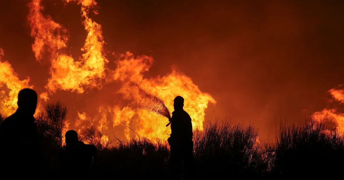 Forest fire sweeps through Greece, thousands evacuated near Athens