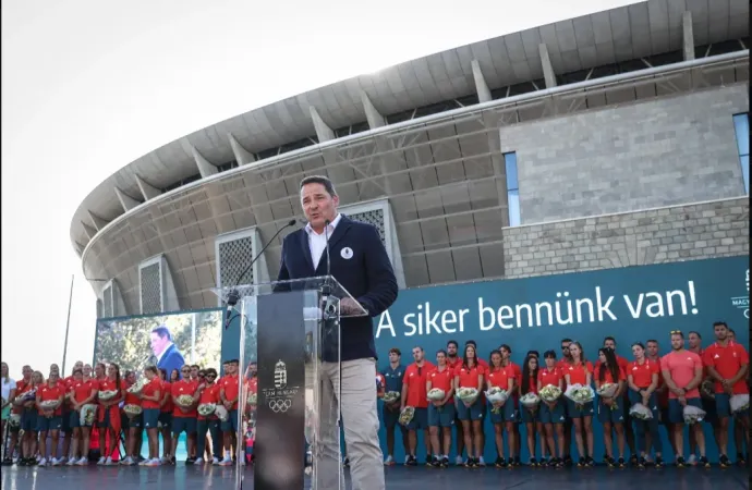 Zsolt Gyulai speaks at the Olympians' welcome ceremony – Photo by István Huszti / Telex