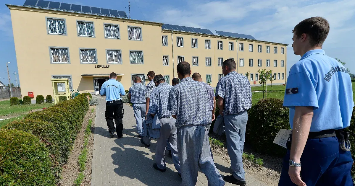 Gyorsabban, te pedofil tetű! – így bántak el a cellatársai egy pedofília miatt börtönbe került férfival Pálhalmán