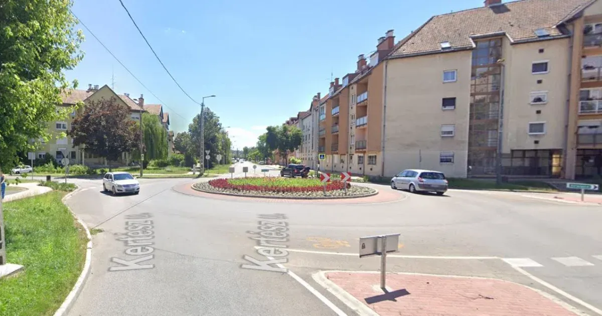 Lassúnak érezte az előtte kanyarodó sofőrt, elállta az útját, aztán ököllel kiverte két fogát