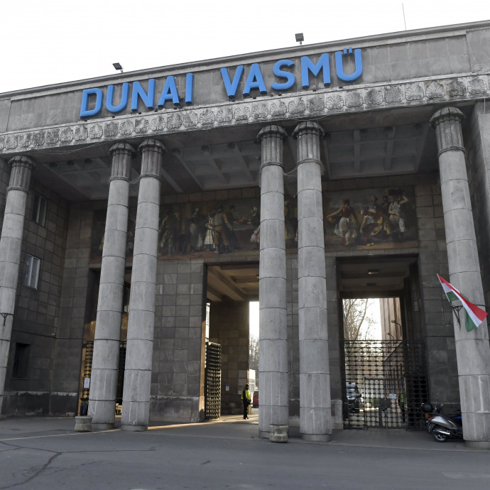 Nehéz hinni a fényes jövőben, miközben késve érkezik a fizetés a Dunaferrnél