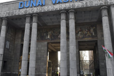 Nehéz hinni a fényes jövőben, miközben késve érkezik a fizetés a Dunaferrnél