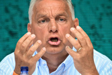 Nagy sláger az Orbán-féle világrendszer-váltás, de az alapjai sem világosak