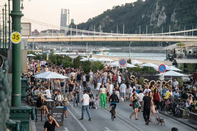 Utakat zárnak le, buszok és villamosok útvonala is módosul – így változik a budapesti közlekedés a hosszú hétvégén