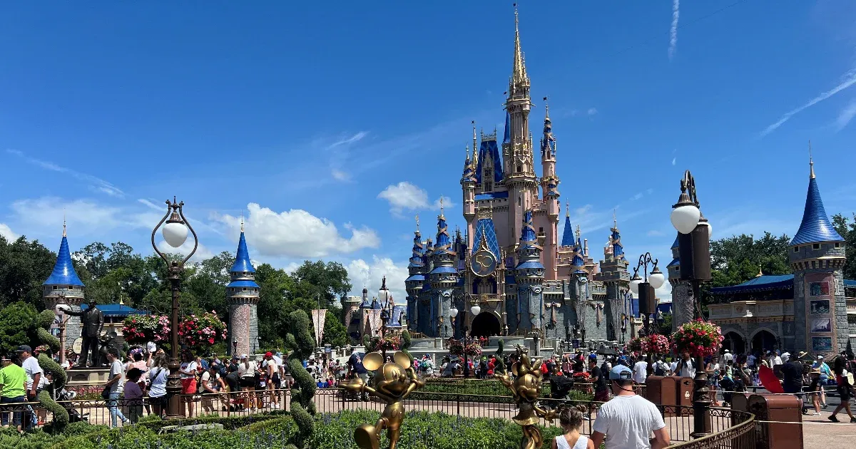 Disney evitará una demanda citando los términos contractuales de su servicio de streaming tras la muerte de un visitante en un parque temático de Orlando