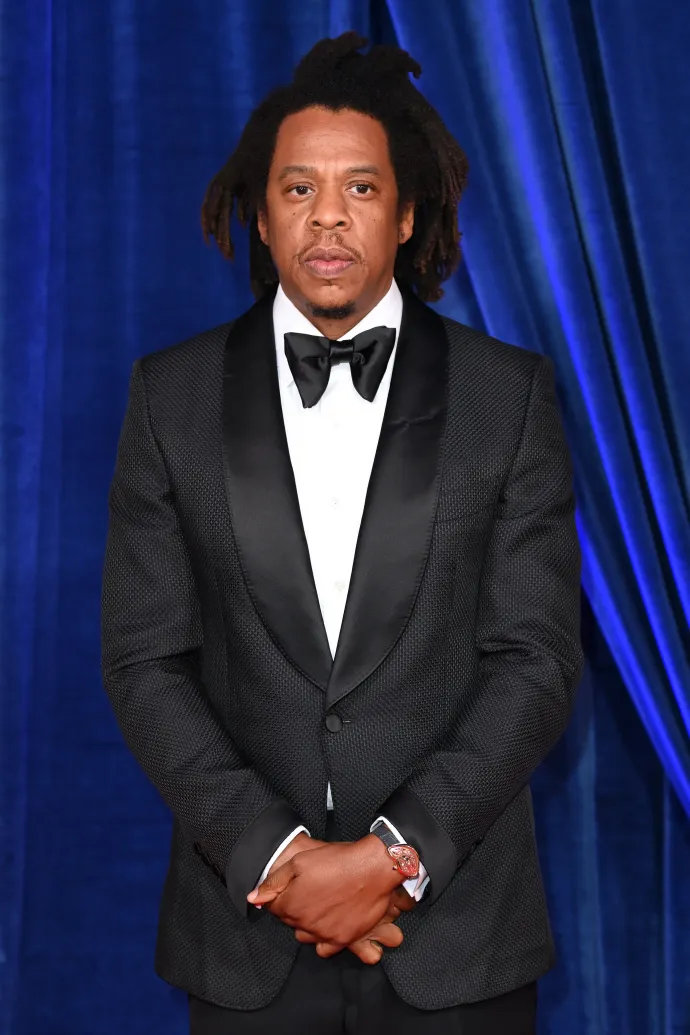 Jay-Z egy Cartier Crash-t visel az A vadnyugat törvényei szerint (The Harder They Fall) című film bemutatóján 2021. október 6-án Londonban – Fotó: Karwai Tang / Getty Images