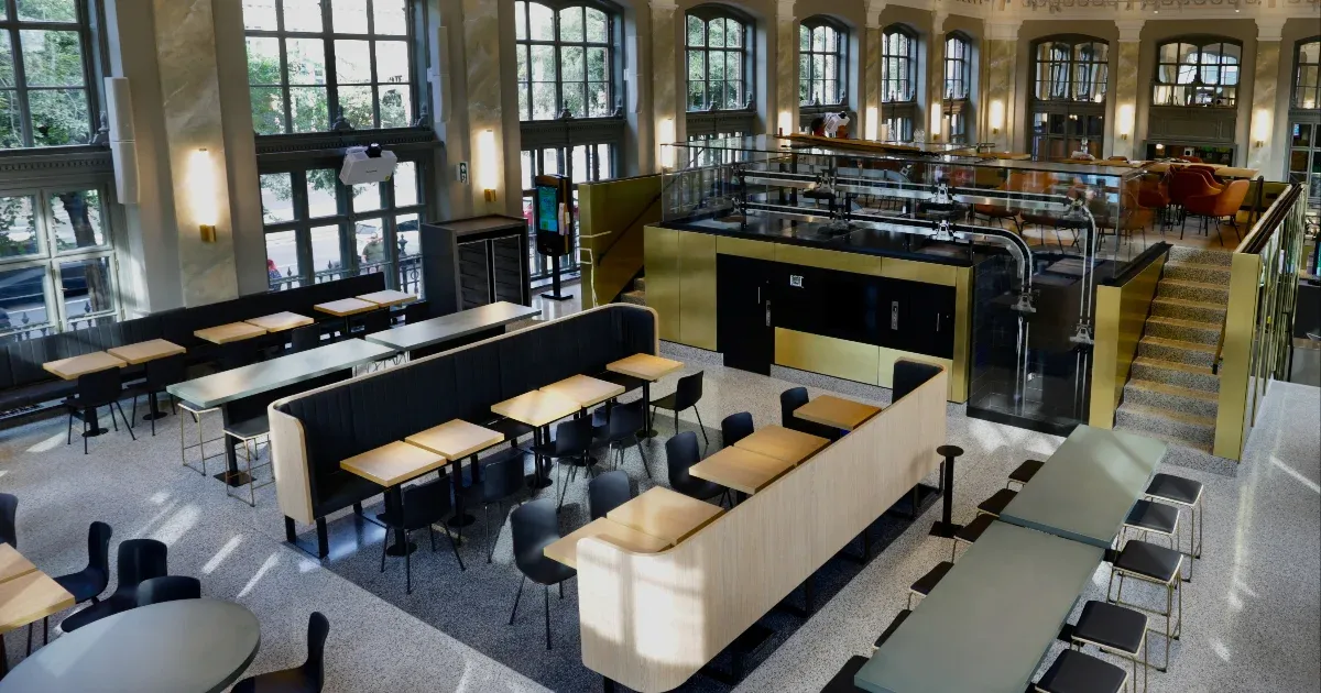 Újranyitott a felújított Nyugati téri McDonald’s