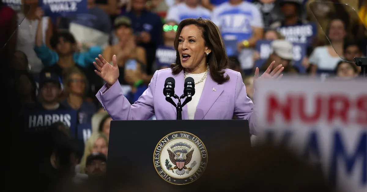 Hat hét alatt a feje tetejére állt az amerikai politika, Kamala Harris négynapos show-val vinné tovább lendületét