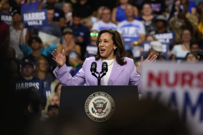 Hat hét alatt a feje tetejére állt az amerikai politika, Kamala Harris négynapos show-val vinné tovább lendületét