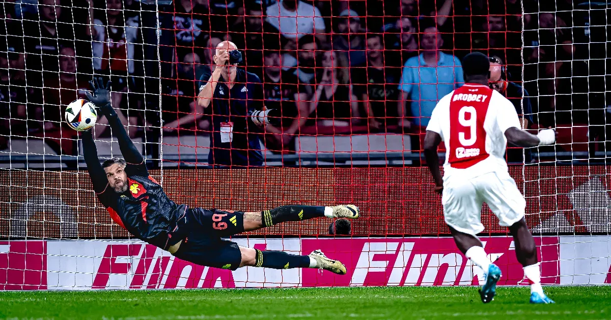 Őrületes tizenegyespárbaj után, a 17. körben harcolta ki a továbbjutást az Ajax