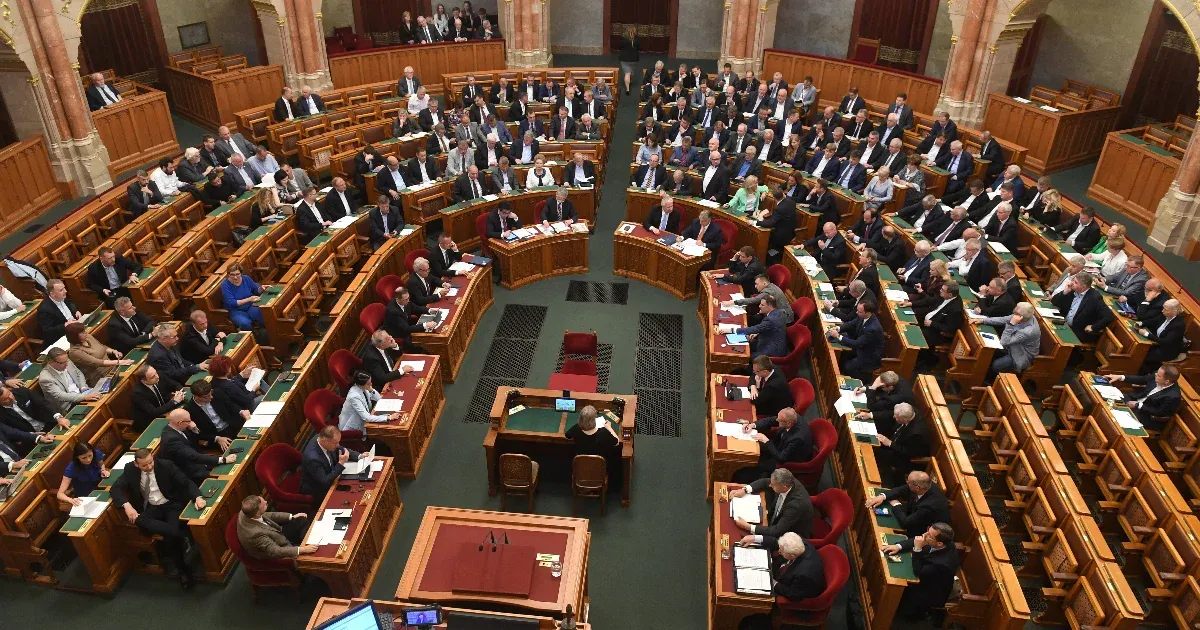 Évi egymilliárd forintba kerül képviselőink éves iroda- és ingatlanbérlése