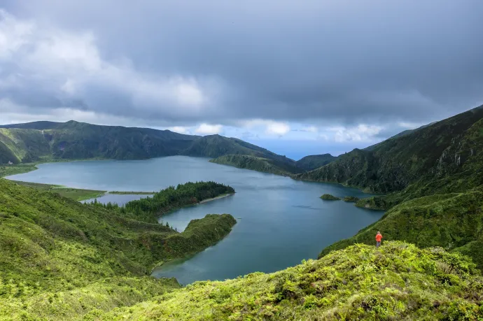 A Lago de fogo természeti rezervátuma és Villa Franca – Fotó: Guiziou Franck / Hemis.fr 