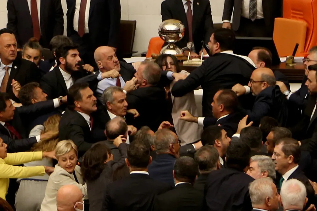 Verekedét tört ki a török parlamentben