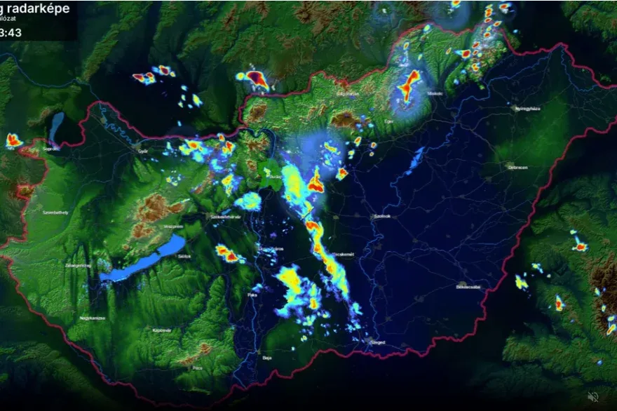 Megérkezett a felhőszakadás, villám csapott egy házba Budakalászon