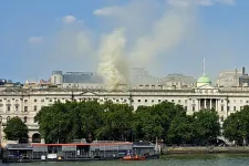 Tűz ütött ki a londoni Somerset House-ban, 125 tűzoltót vezényeltek a helyszínre