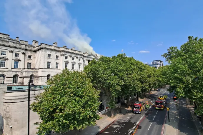 A Somerset House feletti füst – Fotó: James Rybacki / AFP