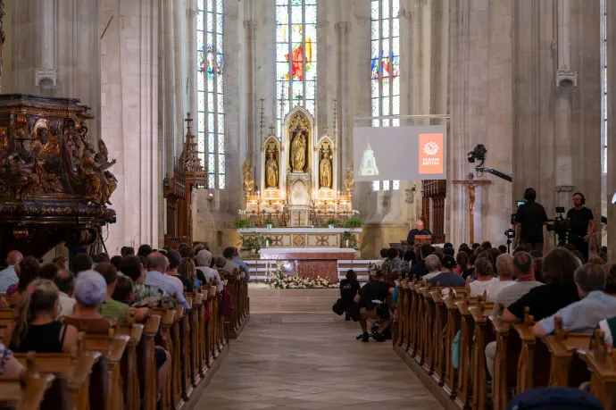 Díjátadó ünnepség a Szent Mihály-templomban – Fotó: Kiss Gábor / MTI